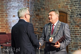 Mniej polityki, więcej współpracy