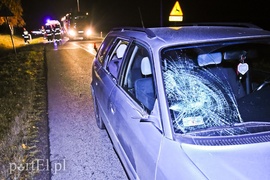 Potrącenie na ciemnej drodze. Pieszy nie miał odblasków