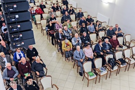 Historia turbiną się toczy