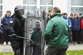 Bezpieczeństwo po obu stronach muru