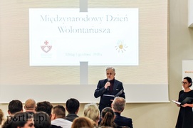 Oni chcą i lubią pomagać Oni chcą i lubią pomagać