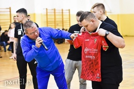 W Tolkmicku grają w futsal i pomagają