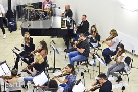 Ratusz Staromiejski wypełniony kolędami