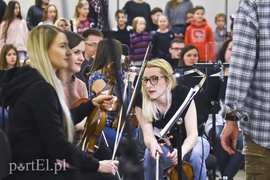 Ratusz Staromiejski wypełniony kolędami