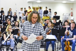 Ratusz Staromiejski wypełniony kolędami