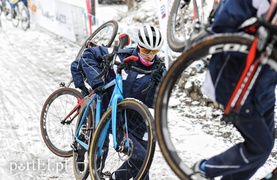 Kolarskie zmagania w błocie i śniegu