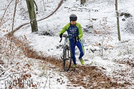 Kolarskie zmagania w błocie i śniegu