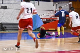 Starsi panowie nadal w grze