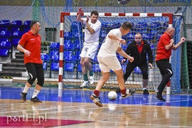Starsi panowie nadal w grze