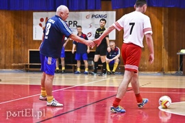 Starsi panowie nadal w grze