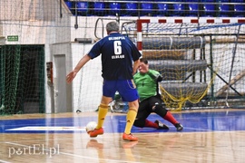 Starsi panowie nadal w grze