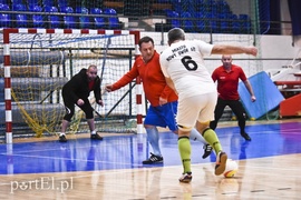 Starsi panowie nadal w grze