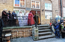 Trzej królowie jadą, złoto, mirrę kładą