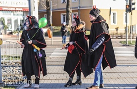 Trzej królowie jadą, złoto, mirrę kładą