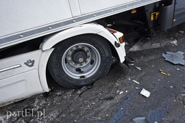 Wypadek ciężarówek na S7. Uwaga na utrudnienia