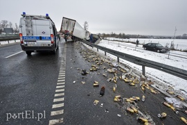 Wypadek ciężarówek na S7. Uwaga na utrudnienia