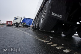 Wypadek ciężarówek na S7. Uwaga na utrudnienia