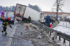 Wypadek ciężarówek na S7. Uwaga na utrudnienia