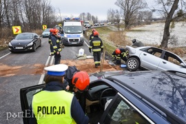 Wypadek na drodze nr 22. Uwaga, tu jest ślisko!