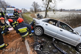 Wypadek na drodze nr 22. Uwaga, tu jest ślisko!