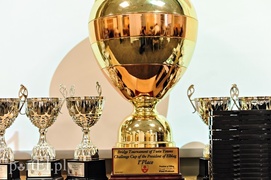 Brydżyści usiedli do stołu