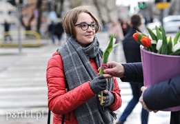 Uśmiech za kwiatka, czyli jak portEl Dzień Kobiet świętował