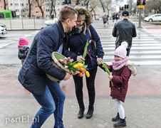 Uśmiech za kwiatka, czyli jak portEl Dzień Kobiet świętował