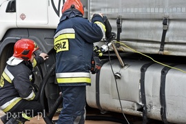 Kolizja toyoty z tirem, utrudnienia na Browarnej