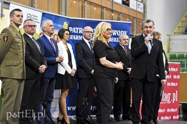 Praca czeka na fachowców i nie tylko