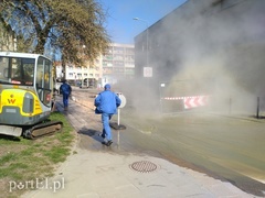 Awaria rury z ciepłą wodą przy ul. Winnej  (aktualizacja) 