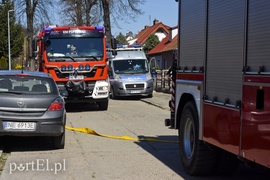 Samochód uderzył w budynek