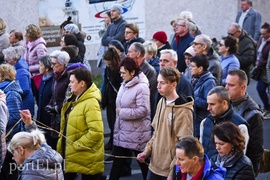 Nieśli krzyż przez miasto