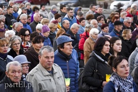 Nieśli krzyż przez miasto