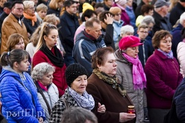 Nieśli krzyż przez miasto