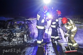 BMW spłonęło na drodze do Nowiny