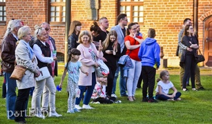 Wieczorne gry, pokazy i wystawy