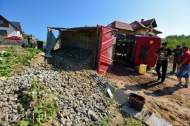 W Przezmarku przewróciła się ciężarówka