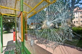 Wandale zdemolowali przystanki