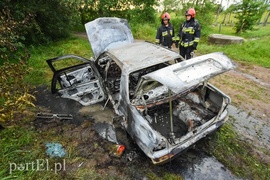 Porzucony nissan spłonął pod trasą S22