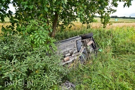 Wypadek w Jegłowniku, dwóch mężczyzn trafiło do szpitala