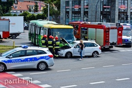 Autobus zderzył się z osobówką  (aktualizacja) 