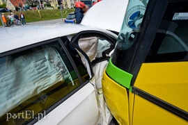 Autobus zderzył się z osobówką  (aktualizacja) 