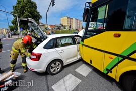 Autobus zderzył się z osobówką  (aktualizacja) 