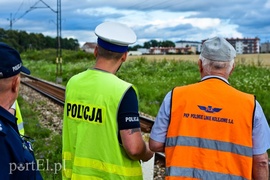 Wjechali pod pociąg, trzy osoby ranne