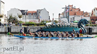 Smocze łodzie rządziły na rzece