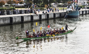 Smocze łodzie rządziły na rzece