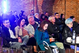 Wielorzecze: W świecie poezji, kryminału i abstrakcji