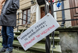 Protestujący:\"Pycha w kościele katolickim jest najgorszym grzechem\"