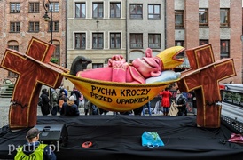 Protestujący:\"Pycha w kościele katolickim jest najgorszym grzechem\"