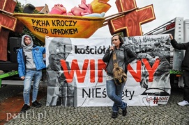 Protestujący:\"Pycha w kościele katolickim jest najgorszym grzechem\"